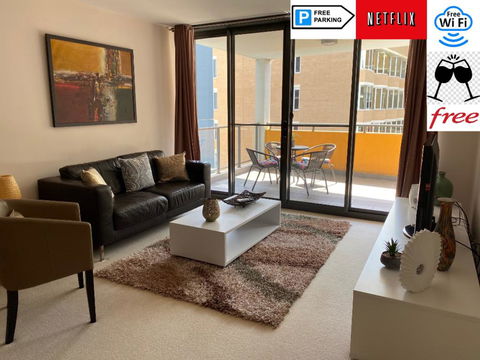ARENA RESORT STYLE EXEC FREE NETFLIX WIFI WINE - Accommodation Main Beach 0