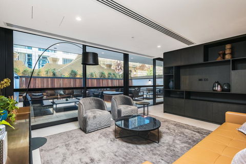 Arise Collins House - Accommodation Main Beach 2