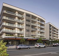 Arise Hedge - Accommodation Main Beach