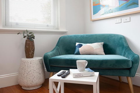 Art Deco Designer Studio In Lewisham - Accommodation Main Beach 1