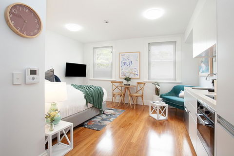 Art Deco Designer Studio In Lewisham - Accommodation Main Beach 0