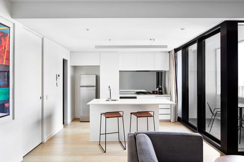 Art Series - The Johnson - Accommodation Main Beach 0