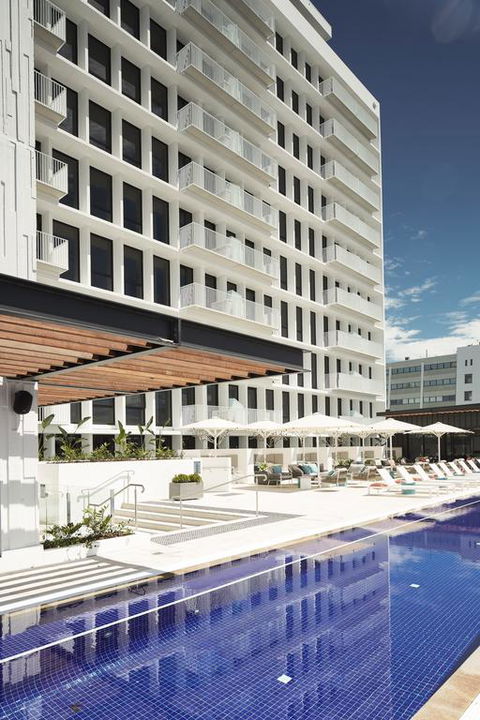 Art Series - The Johnson - Accommodation Main Beach 3