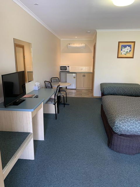 Arthur Phillip Motor Inn - Accommodation Main Beach 2