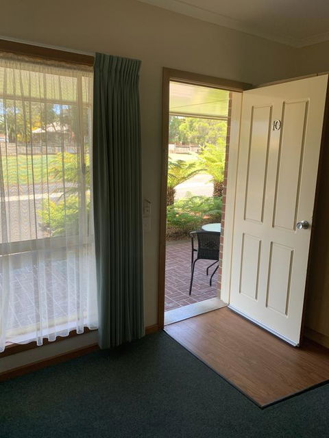 Arthur Phillip Motor Inn - Accommodation Main Beach 1