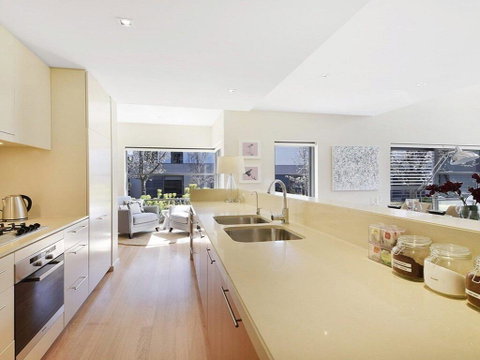 Arum 4, Heritage Park - Contemporary & Timeless - Accommodation Main Beach 3