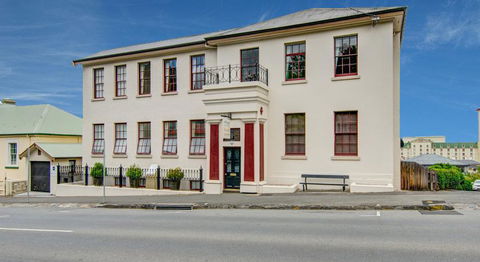 Ashcroft Apartment - Accommodation Main Beach 0