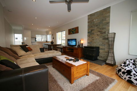 Aspect 1/8a Poly Cow Lane - Accommodation Main Beach 0