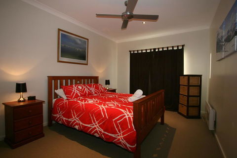 Aspect 1/8a Poly Cow Lane - Accommodation Main Beach 2