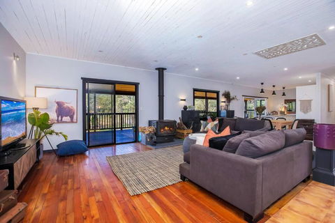 Luxury Farm House On 20 Acres - Sleeps 22 - Accommodation Main Beach 0