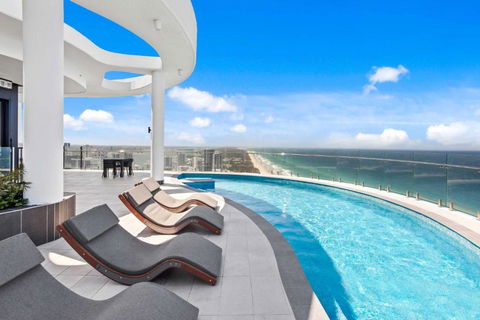 Luxury At The Pearl - Accommodation Main Beach 0