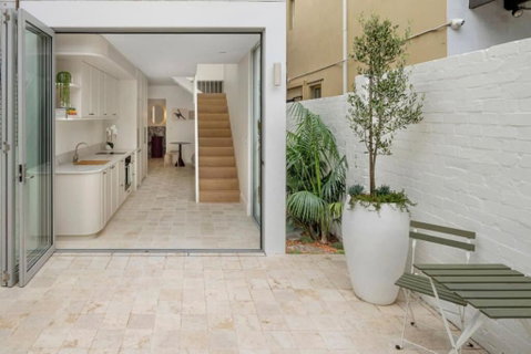 Luxury Designer Redfern House - Accommodation Main Beach 0