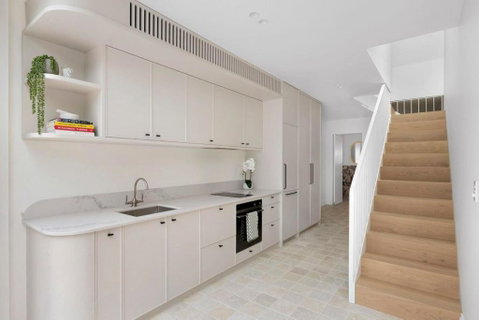 Luxury Designer Redfern House - Accommodation Main Beach 2