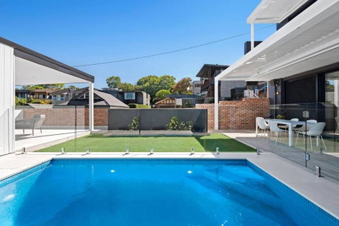 Luxury NEW 5BDRM Oasis With Heated Pool - Accommodation Main Beach 0