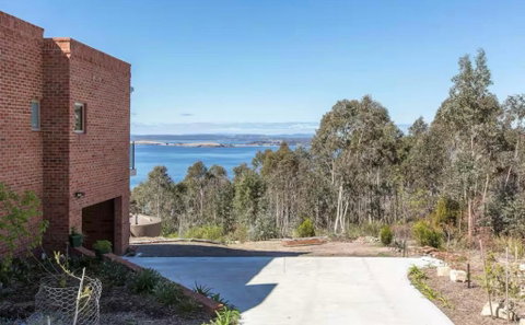 Luxury Ocean View Retreat - Accommodation Main Beach 1