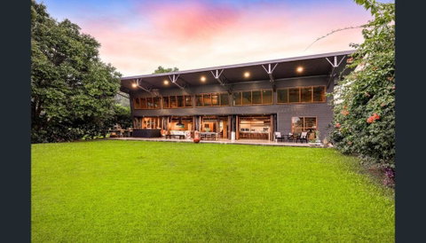 Luxury On Lake Tinaroo Lakefront Living - Accommodation Main Beach 0