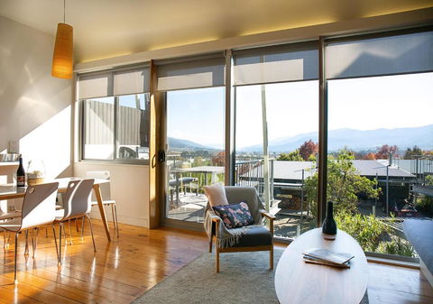 Luxury Scandinavian Townhouse - Accommodation Main Beach 2