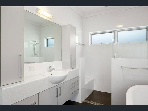 Maison De Samy Entire Swan River Bliss Australia - Accommodation Main Beach 3