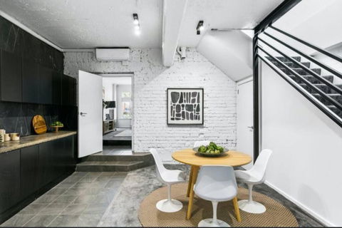 MANHATTAN STYLE 3 STORY LUXURY IN ST PETERS - Accommodation Main Beach 1