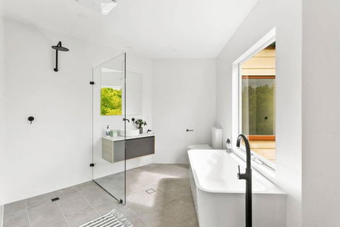 MANHATTAN STYLE 3 STORY LUXURY IN ST PETERS - Accommodation Main Beach 3