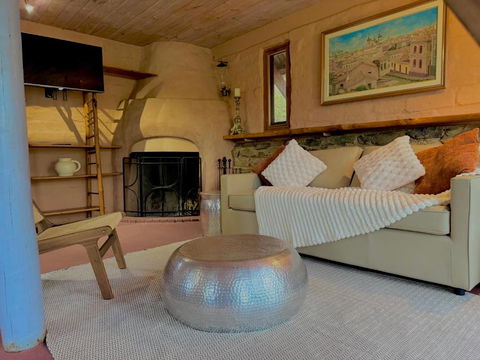 Maccys Cottages - Accommodation Main Beach 0