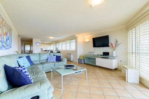 Main Beach Waterfront Apartment - Accommodation Main Beach 1