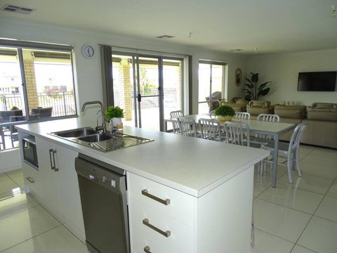 Marina Belle - Accommodation Main Beach 1