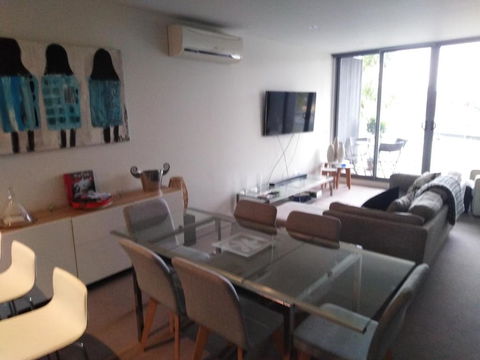 Marina View Apartment On The Maribyrnong River, Melbourne - Accommodation Main Beach 2