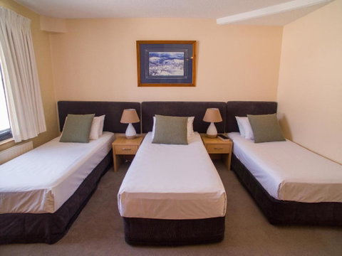 Marritz Hotel - Accommodation Main Beach 2