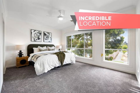 Mawson Lakes Retreat - 3BR, Wifi, Parking - Accommodation Main Beach 0
