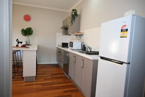 Mawson Red - Free Pool Access -Onsite Parking-Netflix-5 Mins To Mawson Interchange - Accommodation Main Beach 1