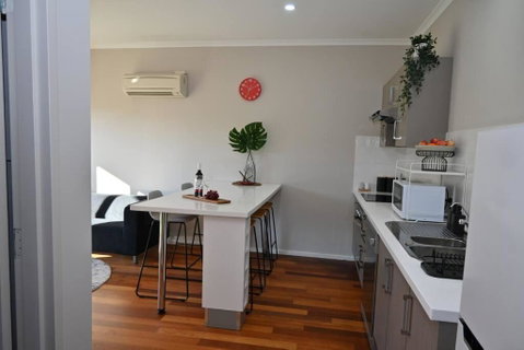 Mawson Red - Free Pool Access -Onsite Parking-Netflix-5 Mins To Mawson Interchange - Accommodation Main Beach 2