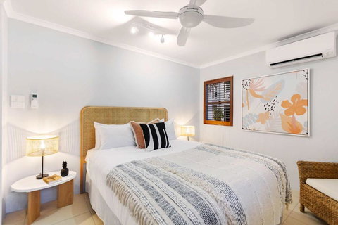 Melaleuca Hideaway - Beach Pool Free Parking - Accommodation Main Beach 0