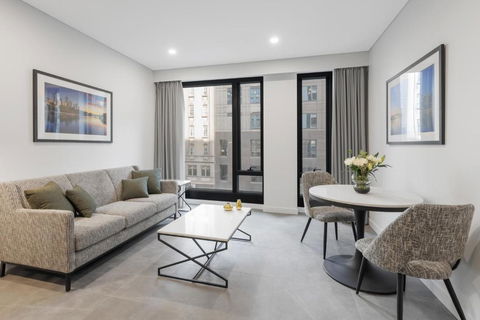 Meriton Suites Melbourne - Accommodation Main Beach 0
