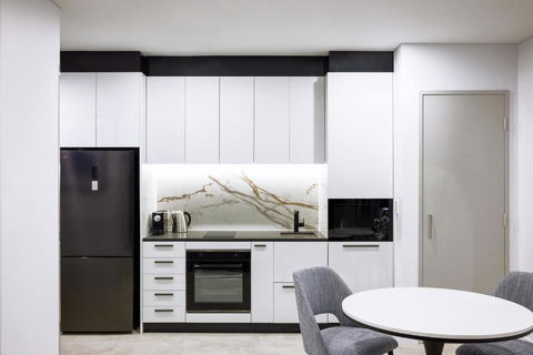 Meriton Suites Liverpool - Accommodation Main Beach 2