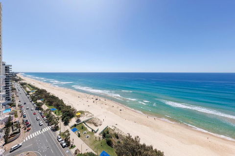 Meriton Suites Surfers Paradise - Accommodation Main Beach 3