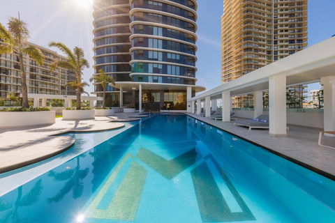 Meriton Suites Surfers Paradise - Accommodation Main Beach 1