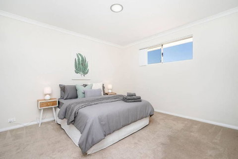 Modern Midland Retreat 2br 1 Bth - Accommodation Main Beach 1