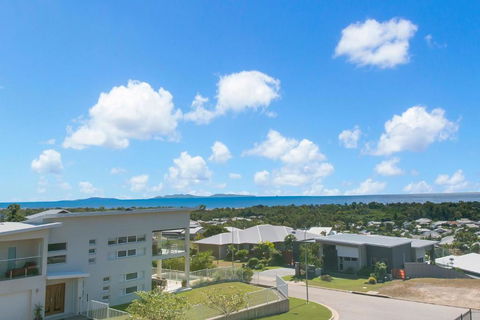 Modern Luxury Ocean Views - Accommodation Main Beach 1