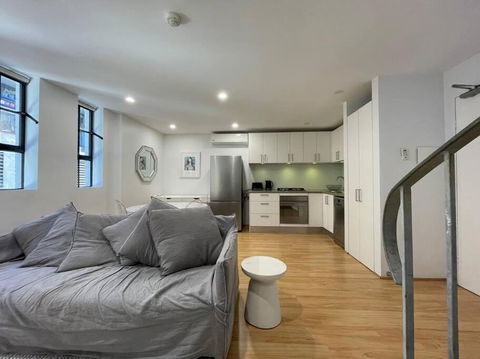 Modern 2 Bedroom Warehouse Conversion - Accommodation Main Beach 0