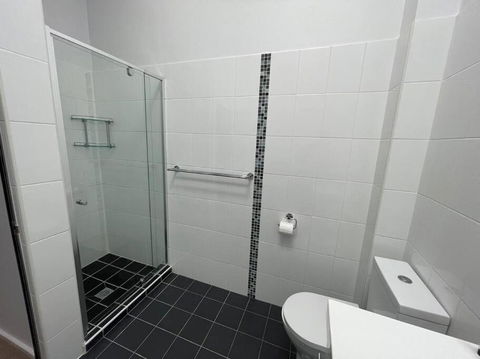 Modern 2 Bedroom Warehouse Conversion - Accommodation Main Beach 2