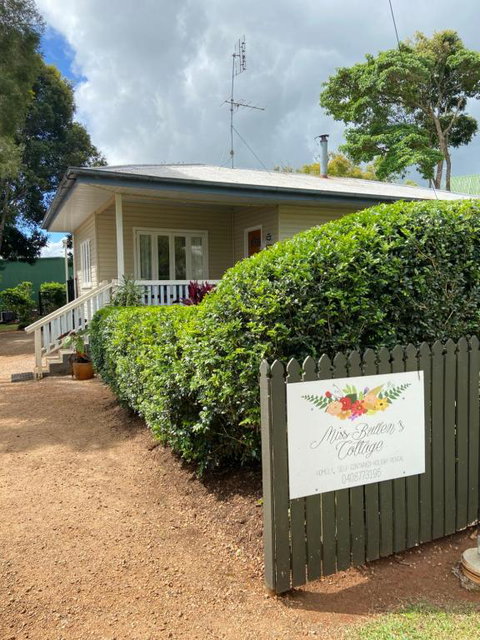 Miss Bullens Cottage - Accommodation Main Beach 0