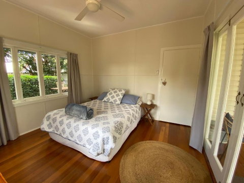 Miss Bullens Cottage - Accommodation Main Beach 3