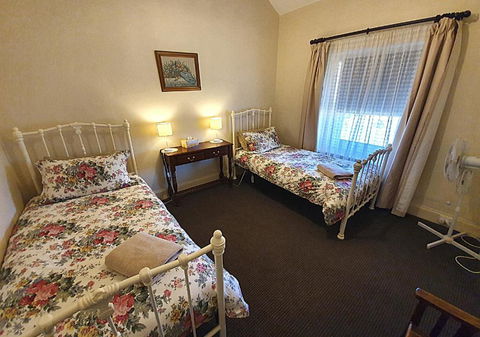 Miss Mabel Cottage - Accommodation Main Beach 2