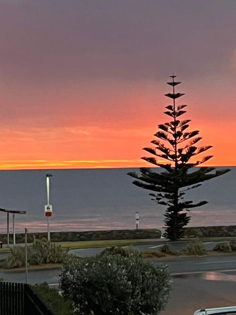 Moana Seaside Retreat - 2 Bedroom, Spa , Living Area & Pet Friendly - Accommodation Main Beach 1