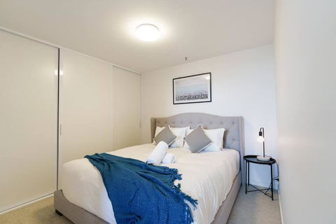 Modern 1 Bed Opposite Racecourse - Accommodation Main Beach 1