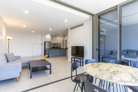 Modern 2B With Loft Bed Parking Central Mascot - Accommodation Main Beach 0