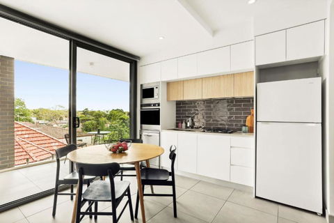Modern 2BD In Trendy Inner West - Accommodation Main Beach 0