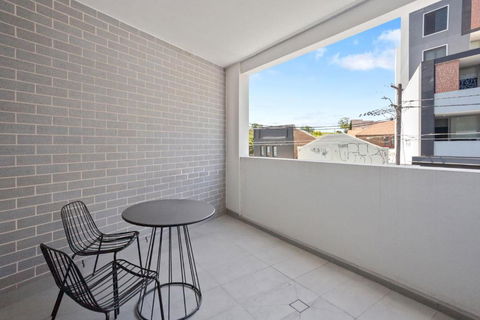 Modern 2BD In Trendy Inner West - Accommodation Main Beach 1