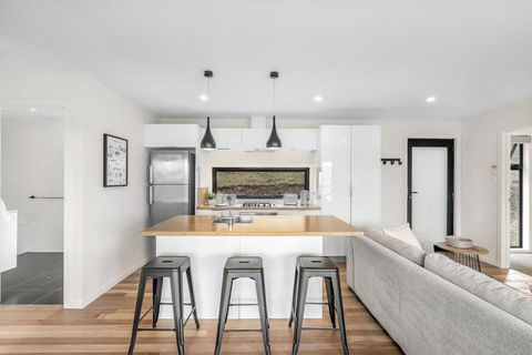 Modern And Scenic Valley Escape - Accommodation Main Beach 0